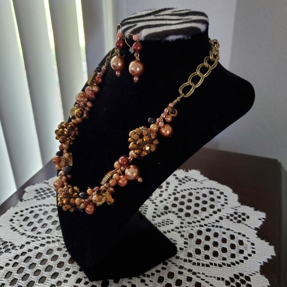 BEAUTIFUL Brown Tones Beaded Statement Necklace & Earrings Set - Picture 4 of 6